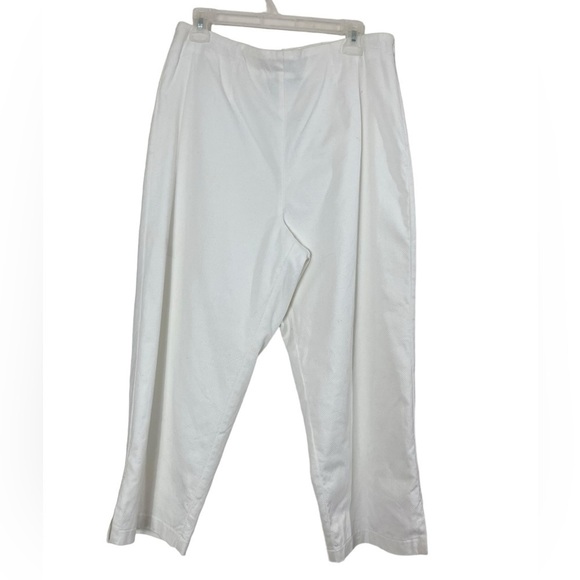 Bob Mackie Pants - Bob Mackie women’s Wearable Art textures white golf pants. Size large